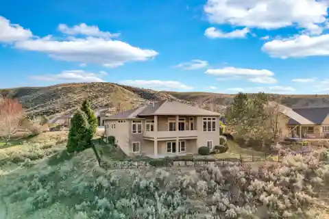 Stunning Retreat in the Boise Foothills