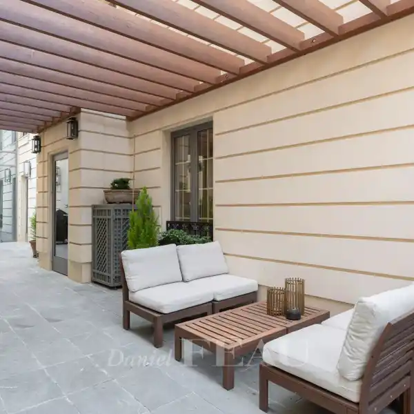 EXPANSIVE LUXURY MANSION