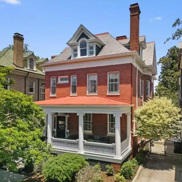 THOUGHTFULLY TRANSFORMED 1890S HOME