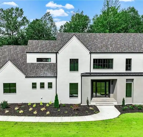 ELEGANT CUSTOM DESIGN MEETS MODERN COMFORT