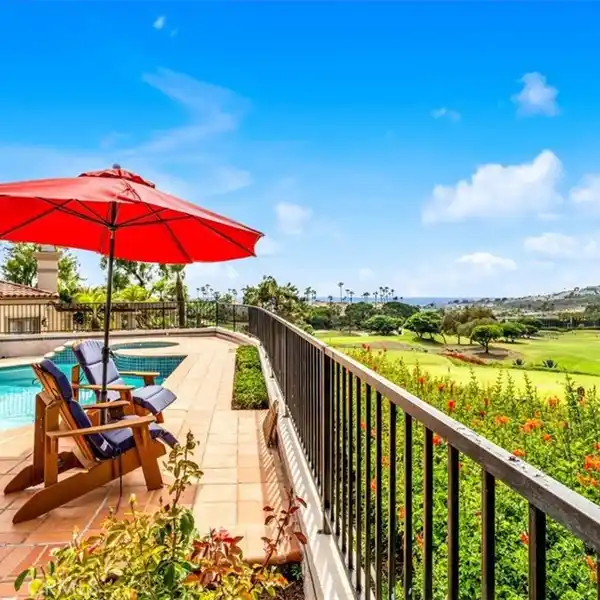 GRAND SINGLE-LEVEL CUSTOM ESTATE