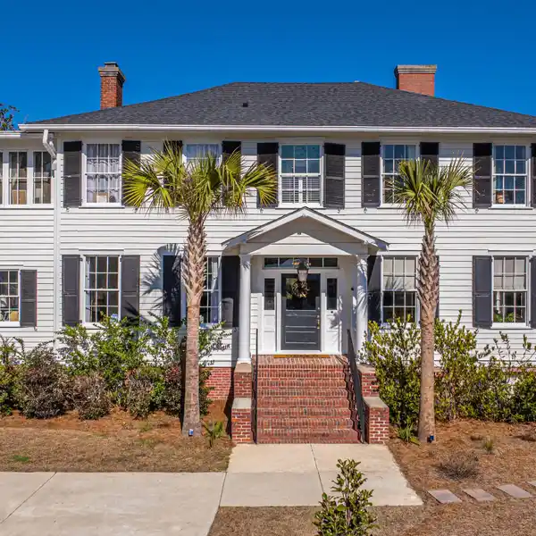 THOUGHTFULLY RENOVATED HOME NEAR HISTORIC DOWNTOWN CHARLESTON