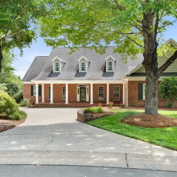 BEAUTIFULLY UPDATED HOME IN GREENBRIER FARM