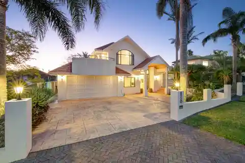 Architectural Elegance in Sought-After West Harbour
