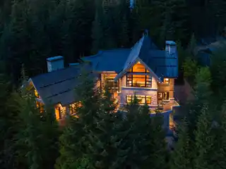 Luxurious Mountaintop Hideaway