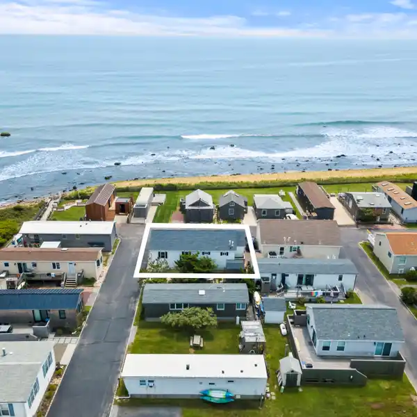 BEACHSIDE RETREAT WITH PRIVATE BEACH ACCESS