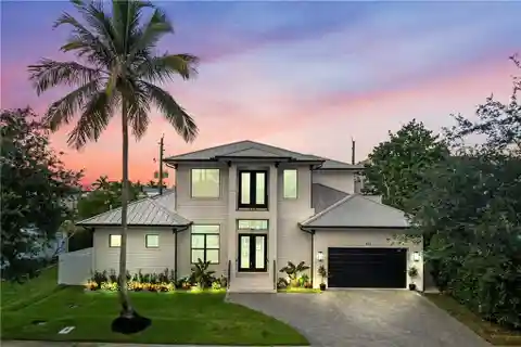 Southwest-Facing Estate with Spa, Summer Kitchen