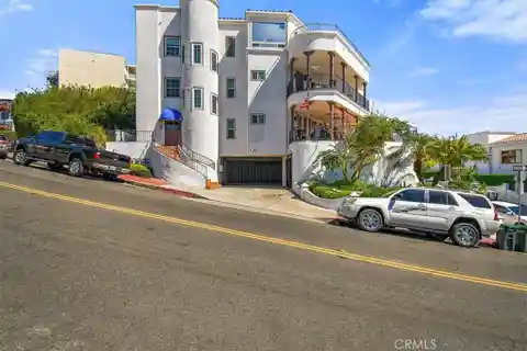 Coastal Luxury in Pier Bowl