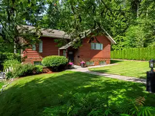 Lovely Deep Cove Home