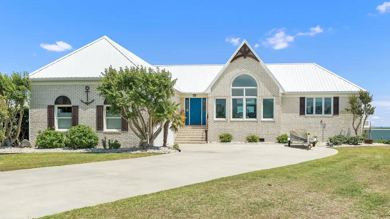 Waterfront Paradise in Blue Heron Bay