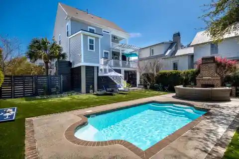 Charleston Single That Lives Large