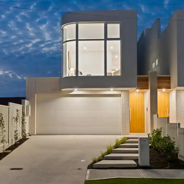 REFINED COASTAL LIVING WITH SHOW-STOPPING ROOFTOP TERRACE