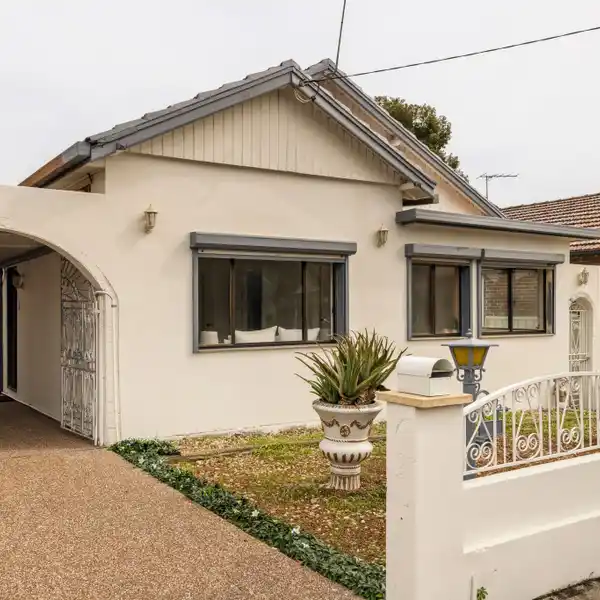 TIMELESS CHARM WITH VERSATILE LIVING POTENTIAL