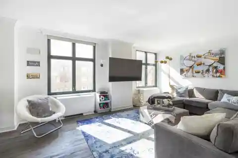 Light-Filled Home at the Trafalgar House