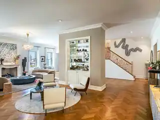 Unique Plaza Hotel Corner Duplex Home