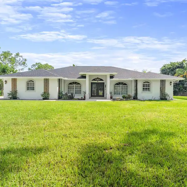 MODERN LUXURY AND COUNTRY CHARM