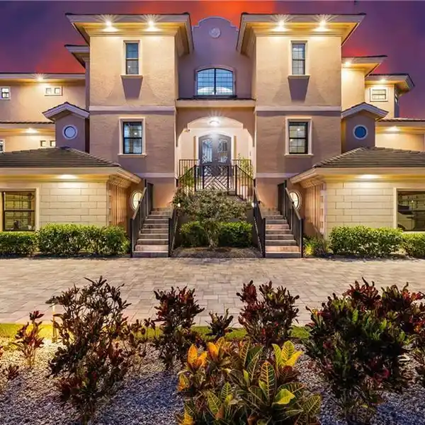 WATERFRONT LIVING AT ITS FINEST