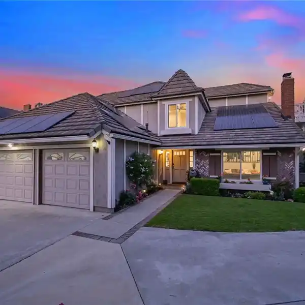 BRIGHT AND BEAUTIFUL POOL ESTATE