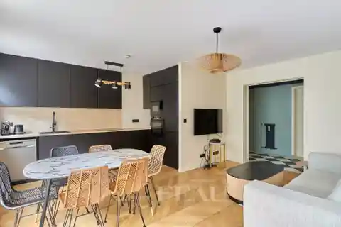 Modern Living Close to Iconic Paris Landmarks