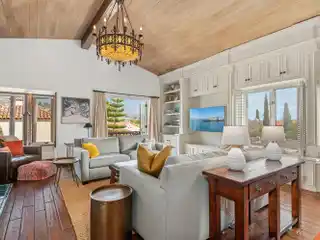 Beautifully Remodeled Downtown Condo