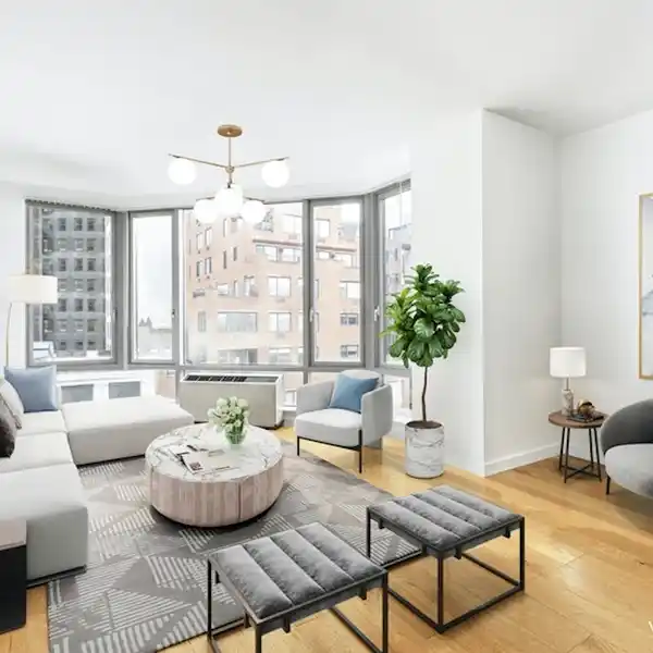 STYLISH LIVING SPACE IN THE HEART OF CHELSEA