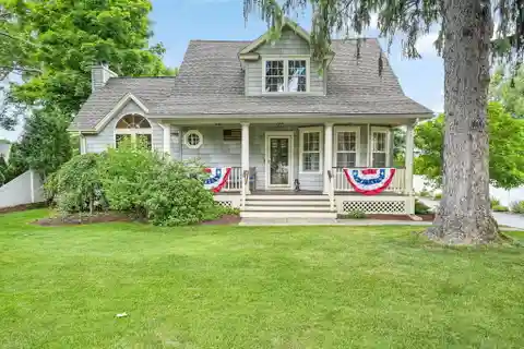 Timeless Expanded Cape in the University Neighborhood