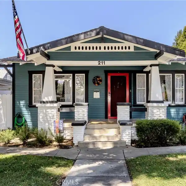 BEAUTIFULLY UPDATED HISTORIC CRAFTSMAN
