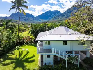 Stylishly Renovated Property in Hanalei Bay