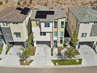 Chef-Inspired Kitchen Meets Seamless Indoor-Outdoor Flow