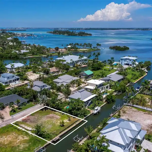 PRIME CANALFRONT LOT ON NORTH LONGBOAT KEY