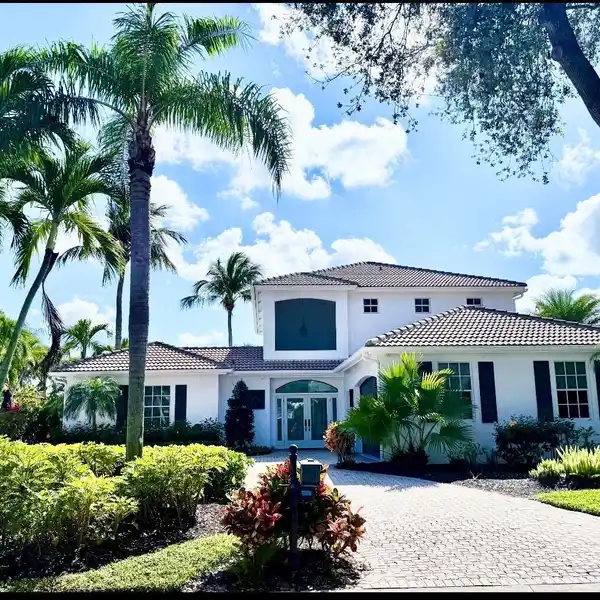 EXQUISITE ADMIRALS COVE HOME