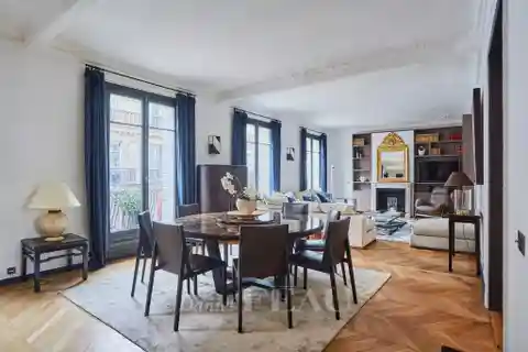 Bright Corner Apartment
