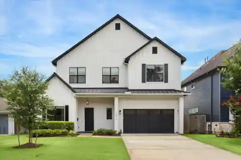 Immaculate Soft Contemporary in Oak Forest