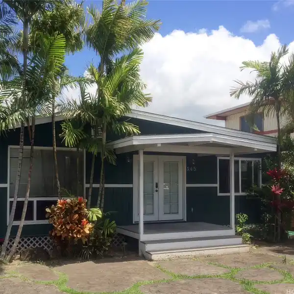 COZY HOME - WALK TO THE BEACH