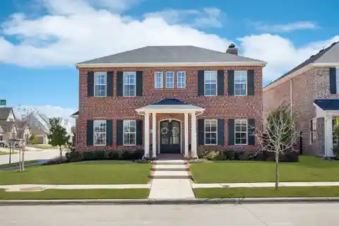 Luxury and Convenience in Desirable Point Vista
