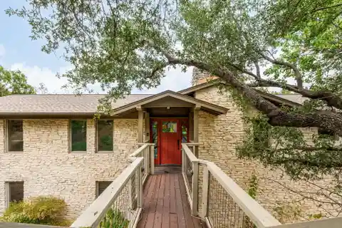 Private West Lake Hills Retreat