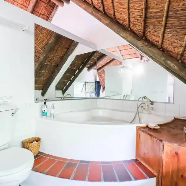 CHARMING THATCHED-ROOF HOUSE