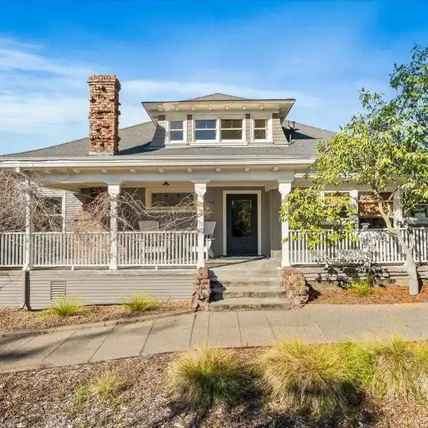 CLASSIC CRAFTSMAN HOME IN THE HEART OF HEALDSBURG