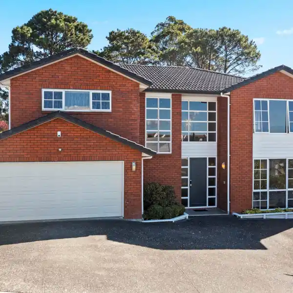 EXPANSIVE ALBANY RETREAT WITH DESIGNER INTERIORS