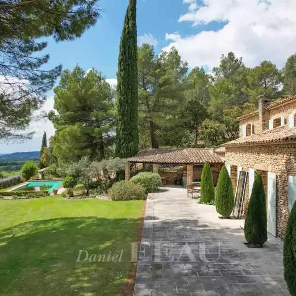 CHARMING STONE HOME WITH POOL