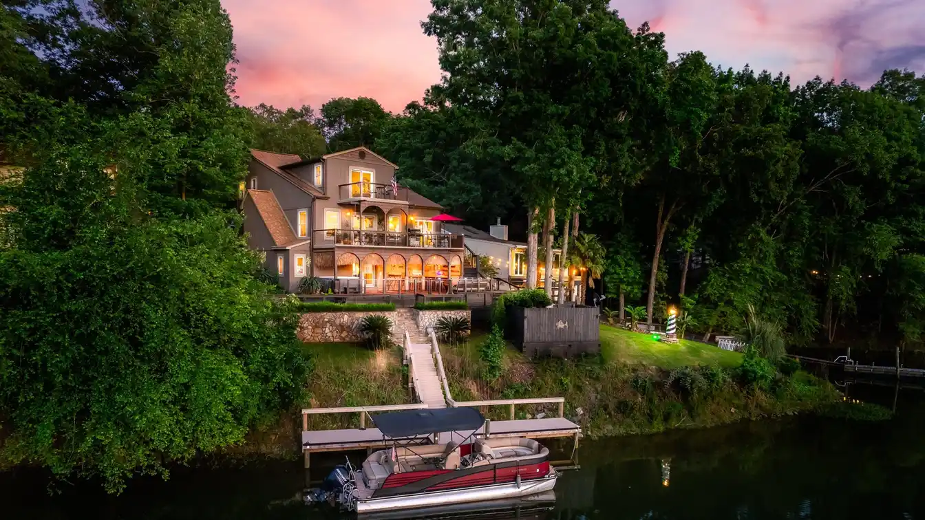 A Slice of Waterfront Paradise