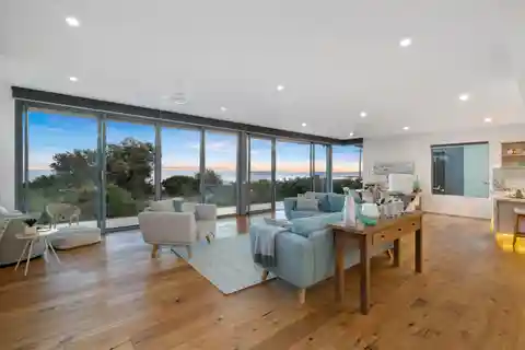 Beachfront Contemporary Entertainer