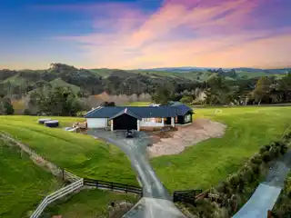 Modern Rural Escape with Stunning Views