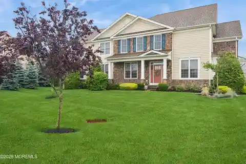 Spacious End Unit in the Regency at Holmdel