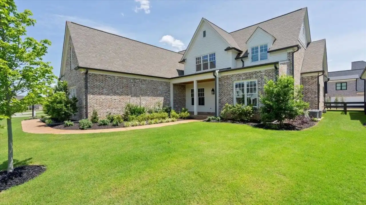 Exquisite Custom Home in Twin Lakes