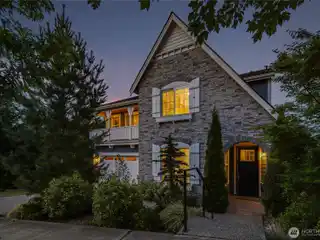 Exceptional Luxury Home in the Heart of Redmond