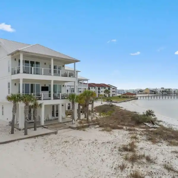 STELLA MARIS - CUSTOM SOUND-FRONT RETREAT