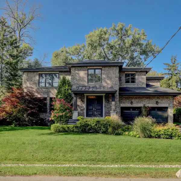 CUSTOM-BUILT BRICK BEAUTY