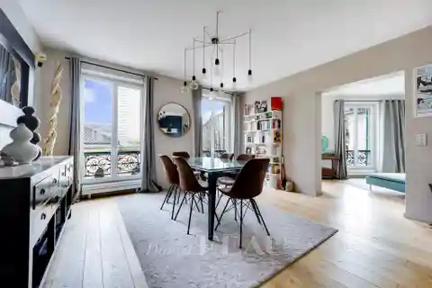 Bright Saint-germain Apartment with Stylish Renovation
