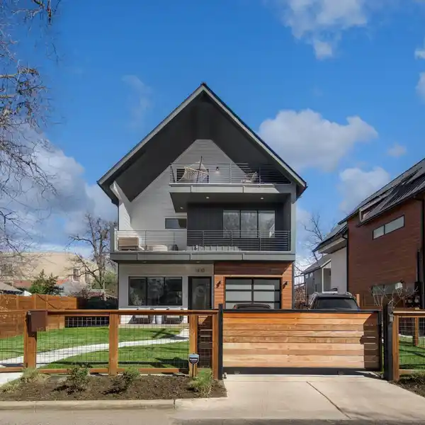 STUNNING CONTEMPORARY HOME IN A DYNAMIC NEIGHBORHOOD